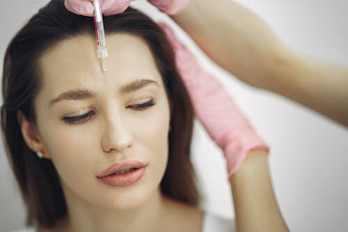 הזרקת בוטוקס – מה חשוב לדעת לפני טיפול ראשון